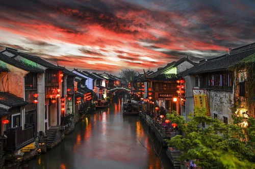 華東五市 惠山古鎮(zhèn) 賞金菊 沙家浜 船游觀蘆花 品金秋大閘蟹宴 三大夜景 兩晚洲際智選假日雙飛六日游